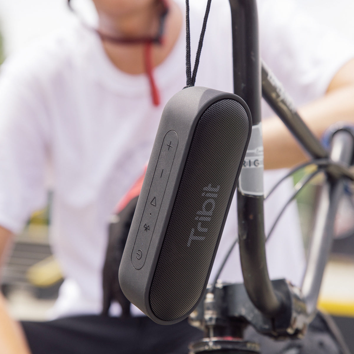 Nó được thiết kế để bạn mang theo bên mình. Bạn có thể bỏ nó vào ba lô, bỏ vào túi xách ...